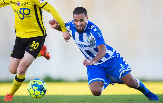 IFK Göteborgs Junes Barny faller