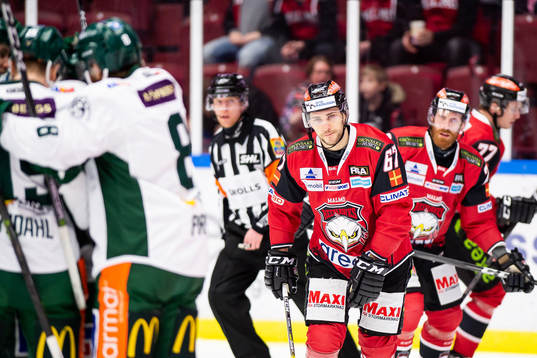 Malmö Redhawks Konstantin Komarek deppar medan Färjestads