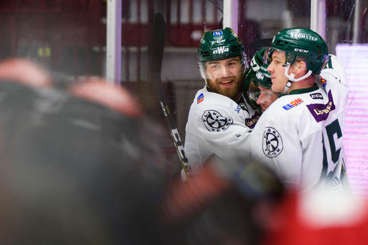 Färjestads Jesper Olofsson jublar