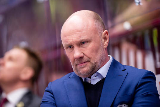 Malmö Redhawks tränare Peter Andersson deppar