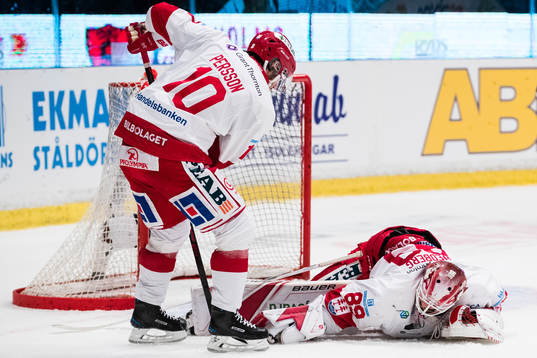 Timrås Johan Persson och målvakt Niklas Svedberg