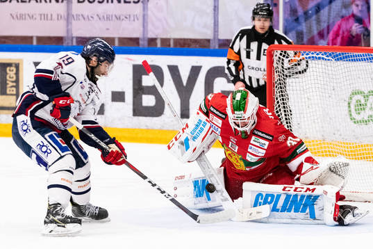 Moras målvakt Janne Juvonen räddar straff från