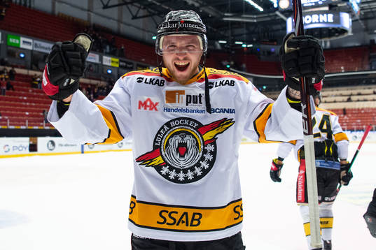 Luleås Robin Kovacs jublar