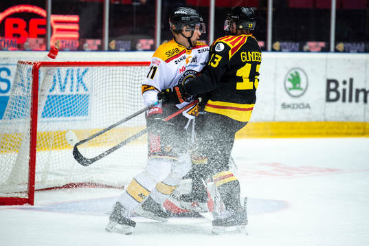 Luleås Petter Emanuelsson och Brynäs Ryan Gunderson