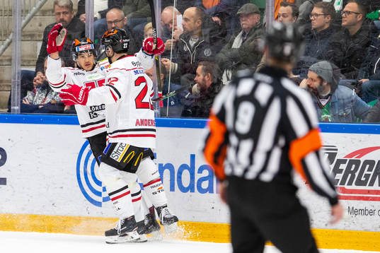 Örebros Shane Harper jublar