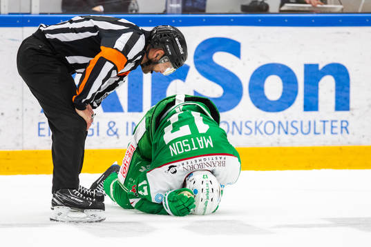 Rögles Taylor Matson har ont