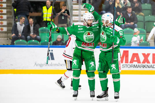 Rögles Jonas Ahnelöv jublar