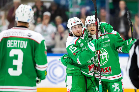 Rögles Trevor Mingoia jublar med Simon Ryfors