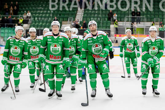 Rögles spelare jublar