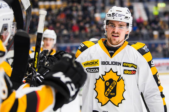 Skellefteås Emil Djuse jublar