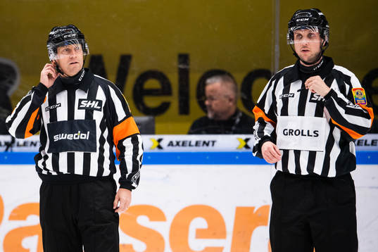Domare Sören Persson och domare Patric Bjälkander