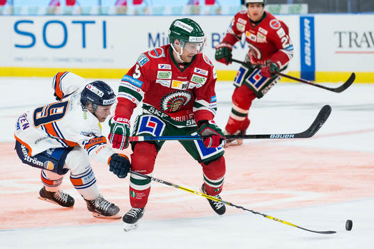 Växjös Tuomas Kiiskinen och Frölundas Chay Genoway