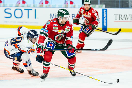 Växjös Tuomas Kiiskinen och Frölundas Chay Genoway