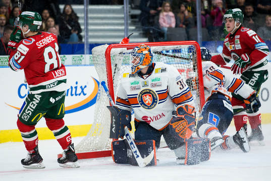 Växjös målvakt Viktor Fasth deppar