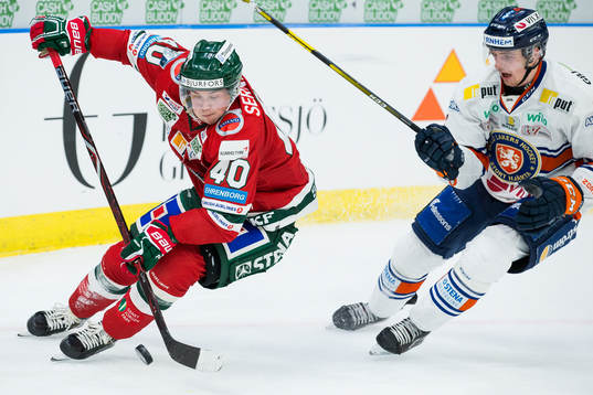 Frölundas Joel Mustonen och Växjös Linus Högberg