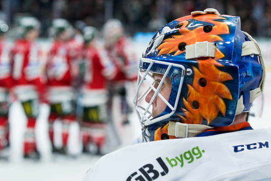 Växjös målvakt Viktor Fasth deppar