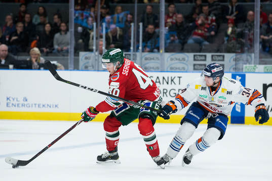 Frölundas Joel Mustonen och Växjös Niclas Burström