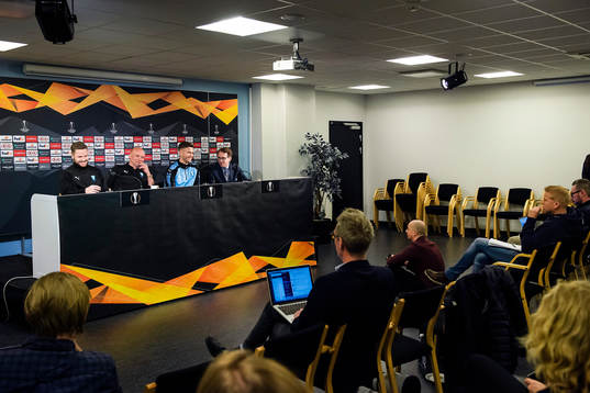 Lasse Nielsen, head coach Uwe Rösler and Arnor Traustason