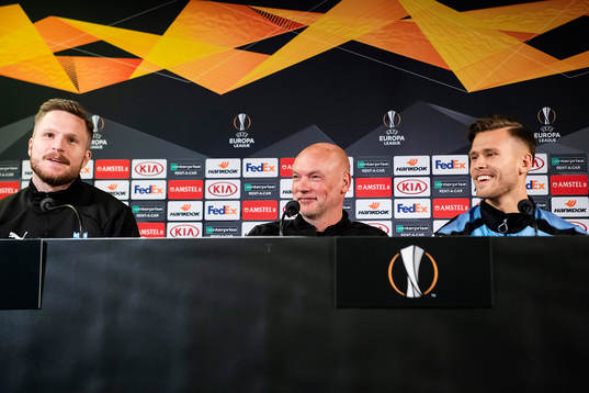 Lasse Nielsen, head coach Uwe Rösler and Arnor Traustason