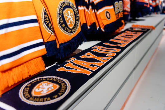 Växjösouvenirer före ishockeymatchen i SHL mellan