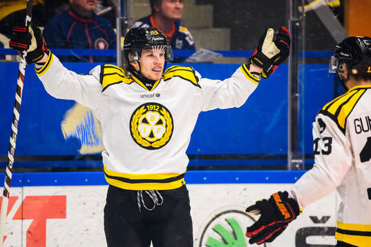 Brynäs Adrian Elefalk jublar