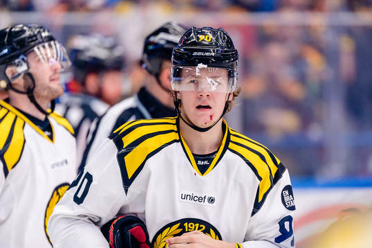 Brynäs Jesper Boqvist med blod på hakan