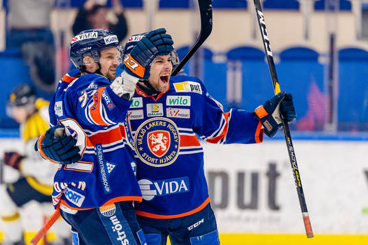 Växjös Janne Pesonen och Arvid Lundberg  jublar