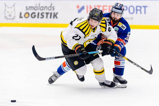 Brynäs Emil Forslund och Växjös Roman Horak