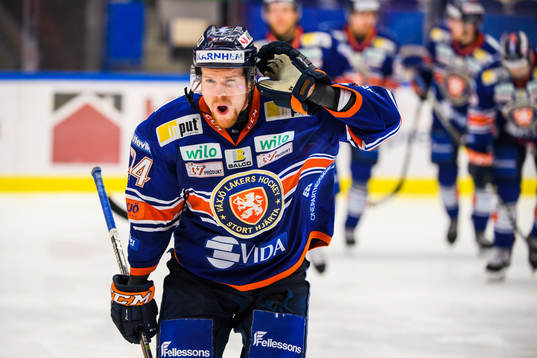 Växjös Brendan Shinnimin jublar