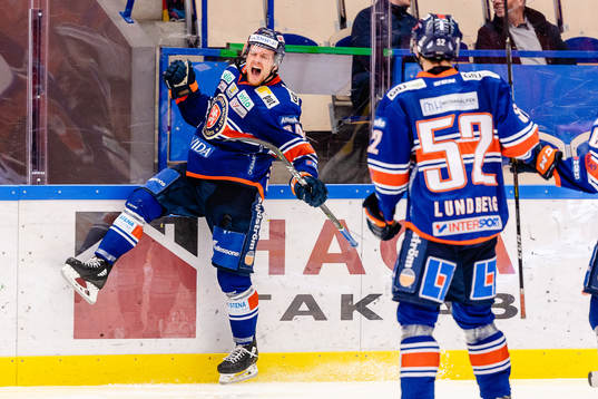 Växjös Brendan Shinnimin jublar