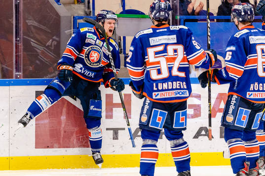 Växjös Brendan Shinnimin jublar