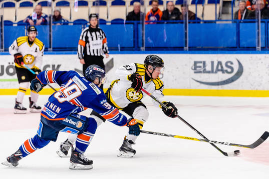 Brynäs Tomi Sallinen och Växjös Tuomas Kiiskinen