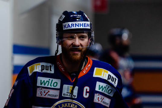Växjös Liam Reddox före ishockeymatchen i SHL mellan