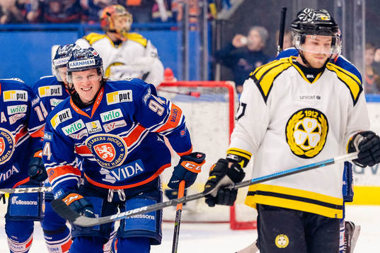 Växjös Joel Persson jublar