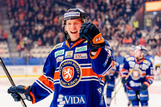 Växjös Joel Persson jublar