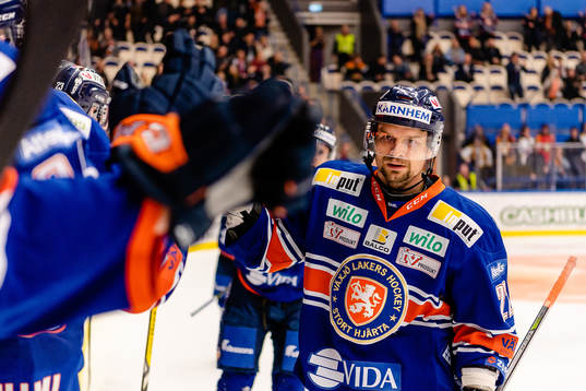 Växjös Janne Pesonen jublar