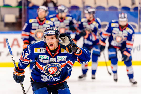 Växjös Brendan Shinnimin jublar