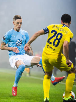 Sören Rieks of Malmö FF and Cesar Azpilicueta of Chelsea