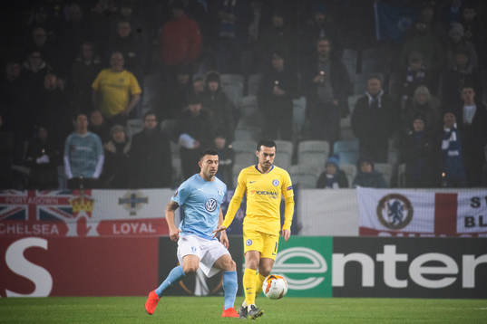 Behrang Safari of Malmö FF and Pedro Rodríguez of Chelsea