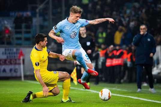 Cesar Azpilicueta of Chelsea and Sören Rieks of Malmö FF