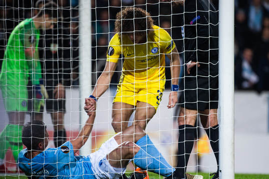 David Luiz of Chelsea reaches out for Markus Rosenberg of