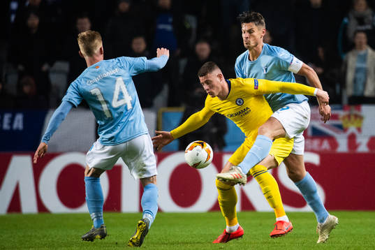 Ross Barkley of Chelsea compete for the ball with Anders