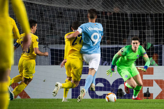 Markus Rosenberg of Malmö FF challenging goalkeeper Kepa