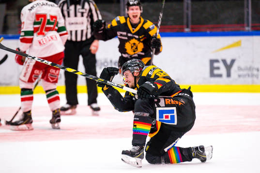Skellefteås Jonathan Pudas jublar