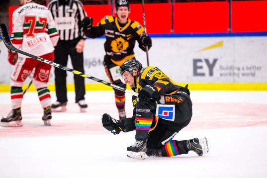 Skellefteås Jonathan Pudas jublar