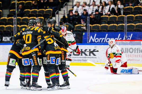 Skellefteås Joakim Lindström och Emil Djuse jublar