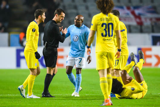 Fouad Bachirou of Malmö FF in a discussion with Aleksei