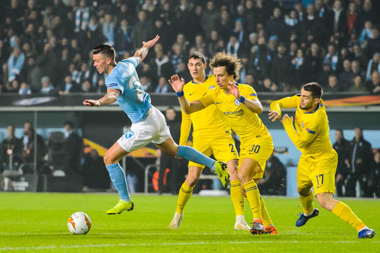 Marcus Antonsson of Malmö FF in a duel with David Luiz and