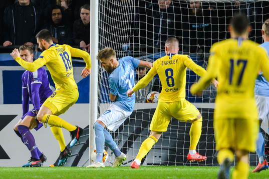 Olivier Giroud of Chelsea scores 0-2 behind goalkeeper