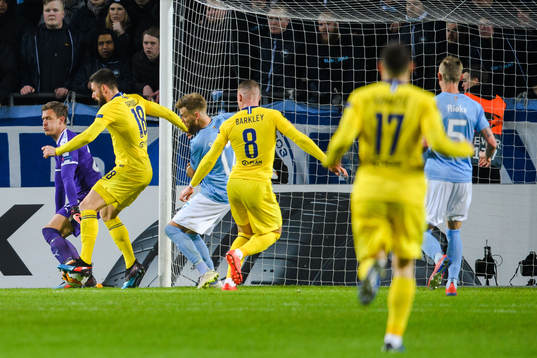Olivier Giroud of Chelsea scores 0-2 behind goalkeeper